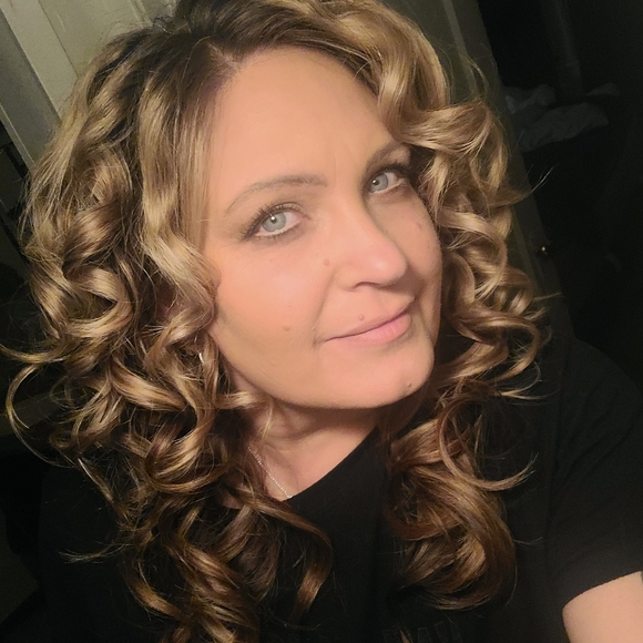 Meet your Posher, Michelle - Picture 3 of 5